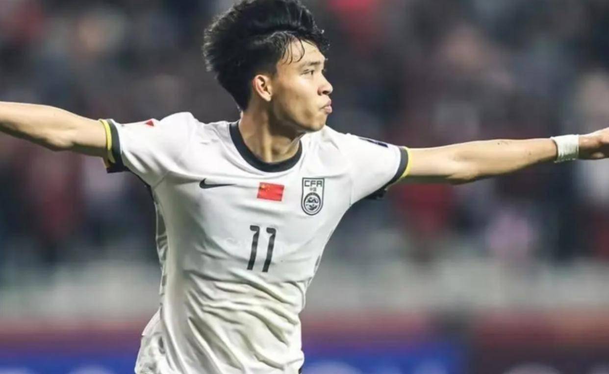 有追求!拒德甲冷板凳选择留守,王钰栋在浙江新战术下苦练射门剑指金靴